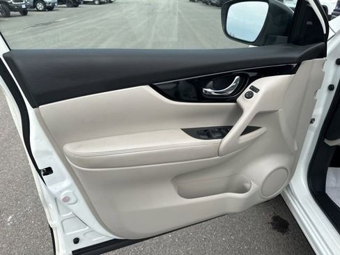 Used 2022 Nissan Rogue Sport SL image 15