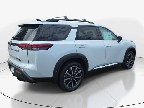 New 2026 Nissan Pathfinder Platinum w/ Cargo Package AWD/4WD image 4