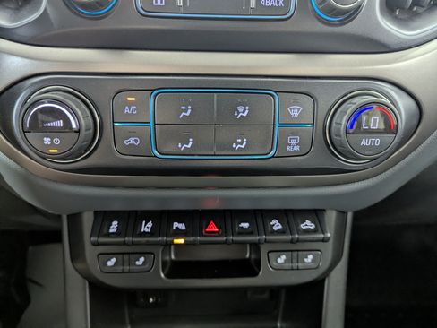 Used 2021 Chevrolet Colorado Z71 w/ Safety Package AWD/4WD image 22
