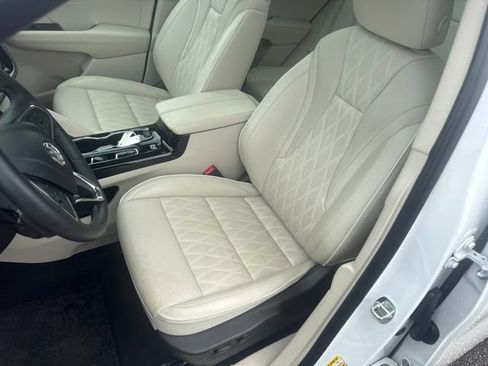 Used 2023 Buick Envision Avenir AWD/4WD image 19