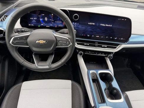 Used 2025 Chevrolet Equinox EV LT image 15