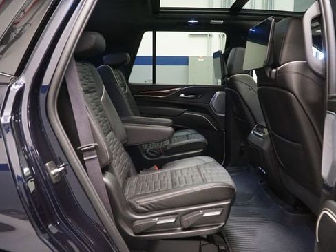 Used 2023 Cadillac Escalade Sport Platinum w/ LPO, ONYX Package AWD/4WD image 21