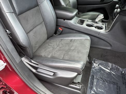 Used 2022 Jeep Grand Cherokee Laredo X RWD image 23