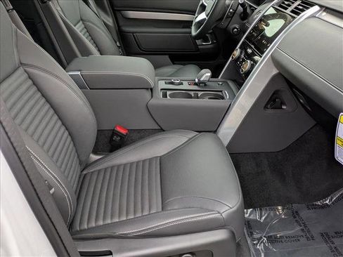 Certified 2025 Land Rover Discovery Dynamic SE AWD/4WD image 24
