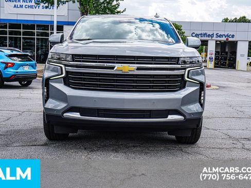 Used 2024 Chevrolet Suburban LT RWD image 12