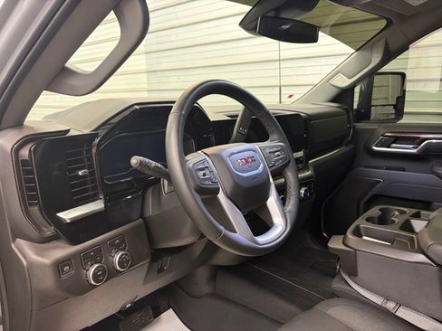 Used 2025 GMC Sierra 3500 SLE w/ SLE Value Package AWD/4WD image 12