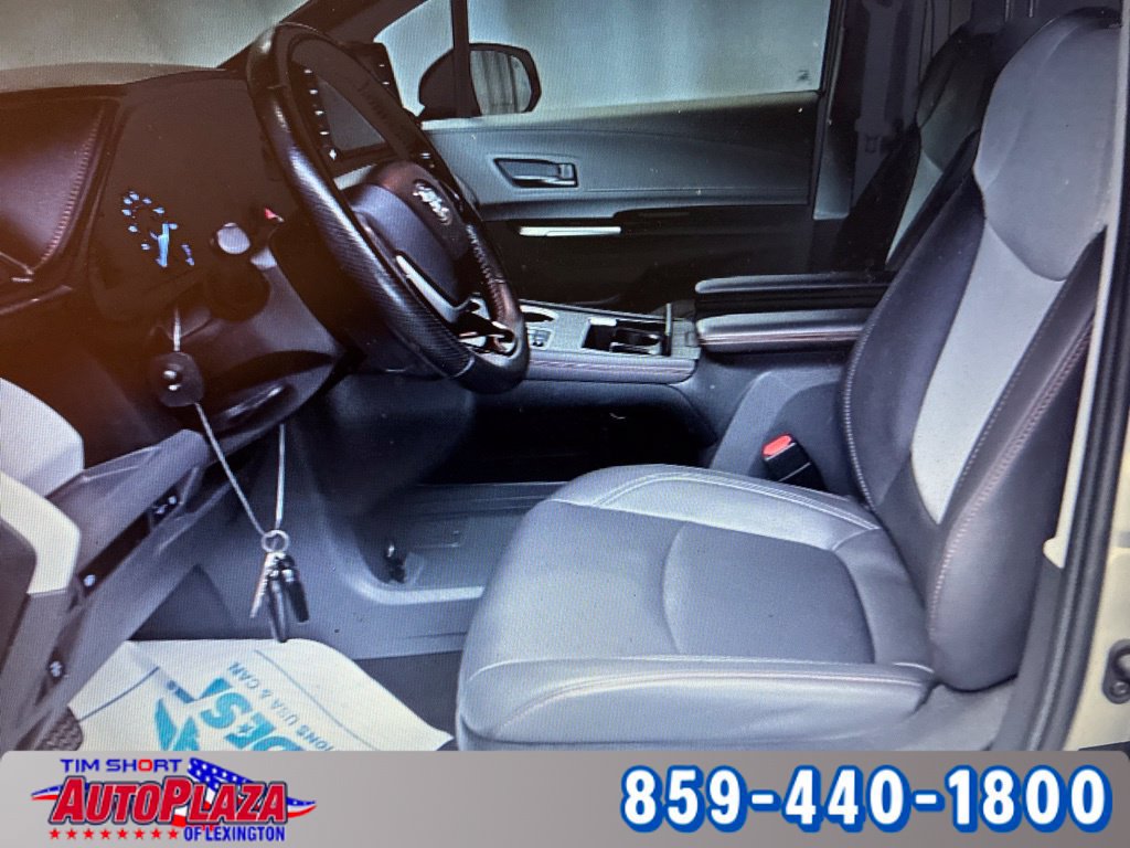 Used 2023 Toyota Sienna XSE AWD/4WD image 8