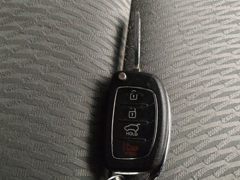 Used 2014 Hyundai Santa Fe GLS image 32