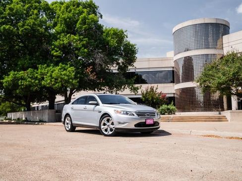 Used 2010 Ford Taurus SHO image 19
