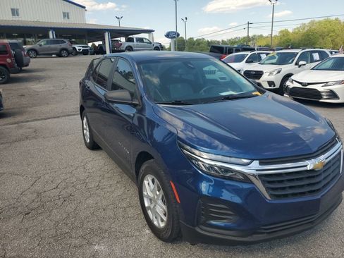 Used 2022 Chevrolet Equinox LS AWD/4WD image 4