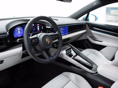 Certified 2026 Porsche Macan Electric RWD image 4