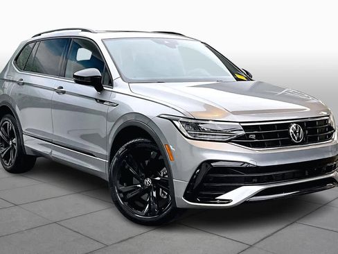 Used 2023 Volkswagen Tiguan SE R-Line image 2