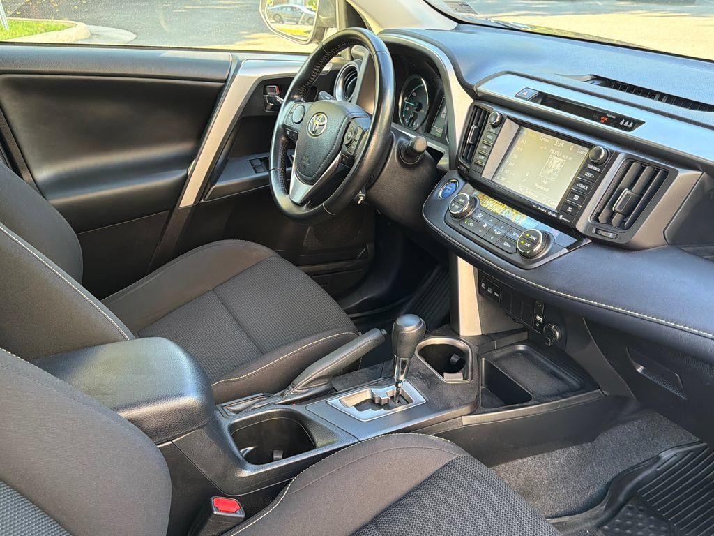 Used 2017 Toyota RAV4 XLE w/ Convenience Package AWD/4WD image 13