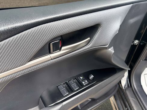 Used 2025 Toyota Camry SE FWD image 18