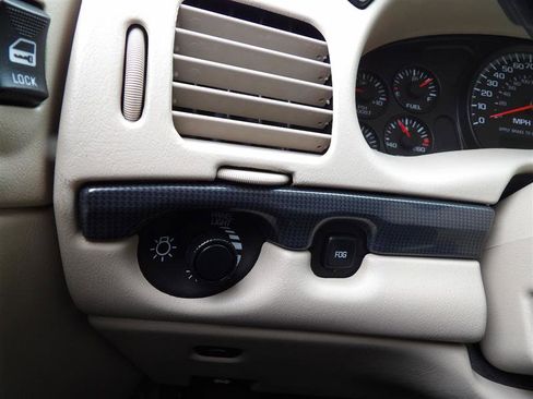 Used 2004 Chevrolet Impala SS w/ Preferred Equipment Group image 19