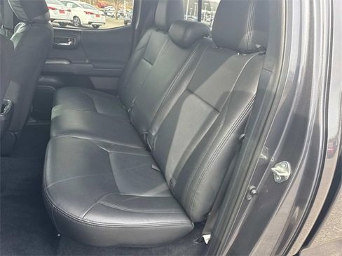 Used 2018 Toyota Tacoma TRD Sport image 16