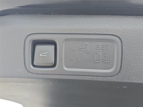 Used 2024 Lincoln Navigator Reserve image 13