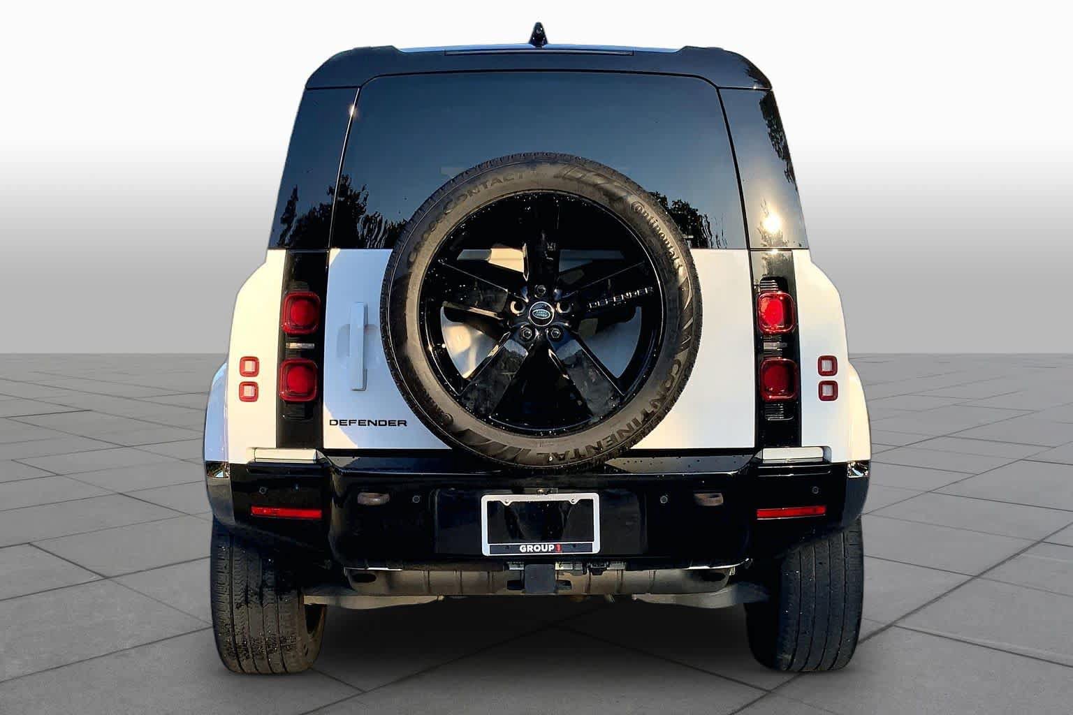 Used 2024 Land Rover Defender 110 X-Dynamic SE AWD/4WD image 5