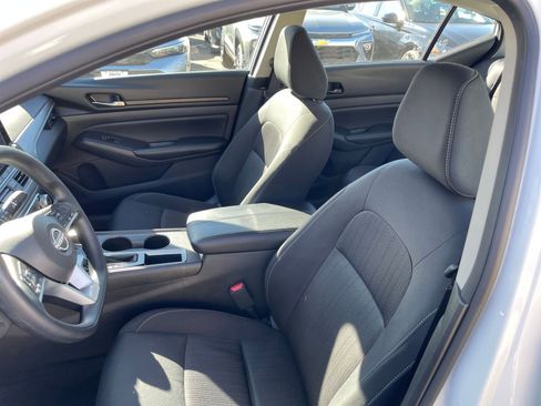 Used 2025 Nissan Altima 2.5 SV image 25