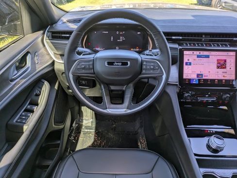 New 2025 Jeep Grand Cherokee Limited w/ Black Appearance Package image 14