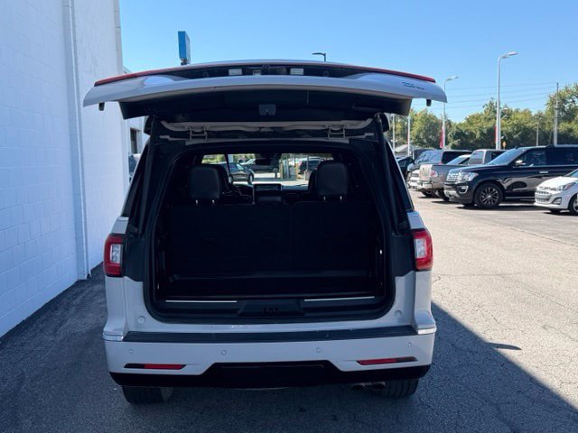 Used 2021 Lincoln Navigator Reserve w/ Luxury Package AWD/4WD image 9
