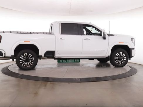 Used 2025 GMC Sierra 2500 Denali Ultimate AWD/4WD image 6