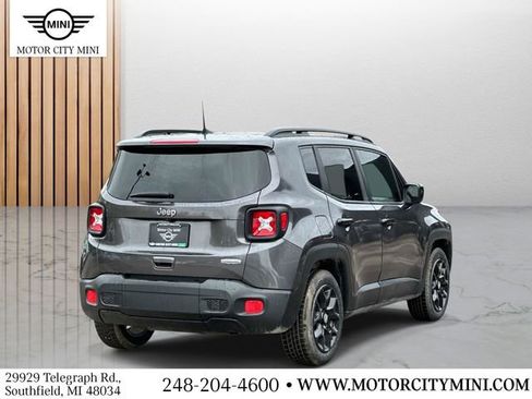 Used 2018 Jeep Renegade Latitude w/ Popular Equipment Group FWD image 4
