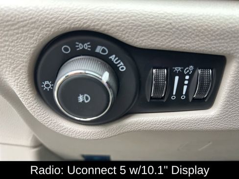 Certified 2024 Chrysler Pacifica Touring-L image 14