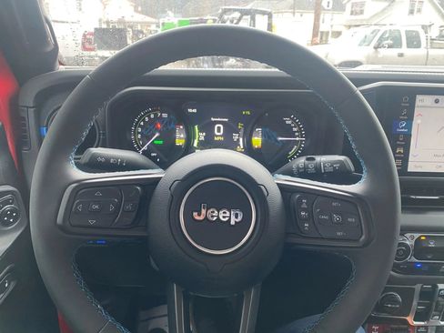 Used 2025 Jeep Wrangler Unlimited Rubicon 4xe AWD/4WD image 13