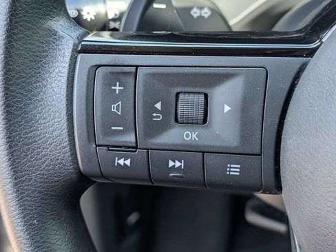 Certified 2023 Nissan Rogue SV FWD image 18