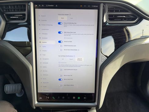 Used 2018 Tesla Model X 75D image 24