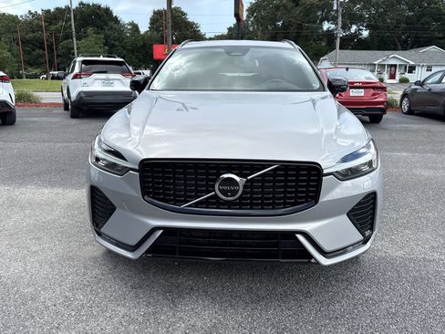 Used 2023 Volvo XC60 B5 Ultimate w/ Climate Package FWD image 8