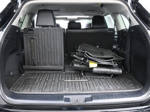 Used 2023 Toyota Highlander XLE image 20