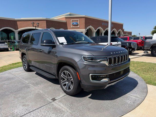 Used 2024 Jeep Wagoneer L Series II w/ Flexible Seating Group RWD image 1