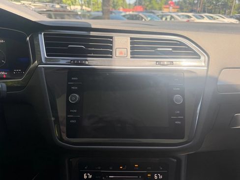 Used 2024 Volkswagen Tiguan SE AWD/4WD image 18