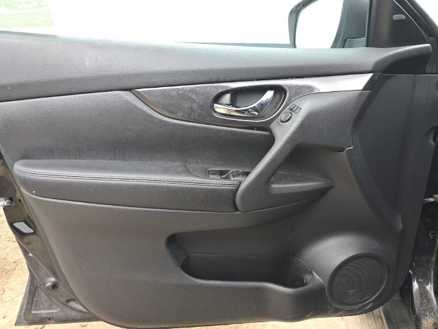Used 2017 Nissan Rogue SV FWD image 21