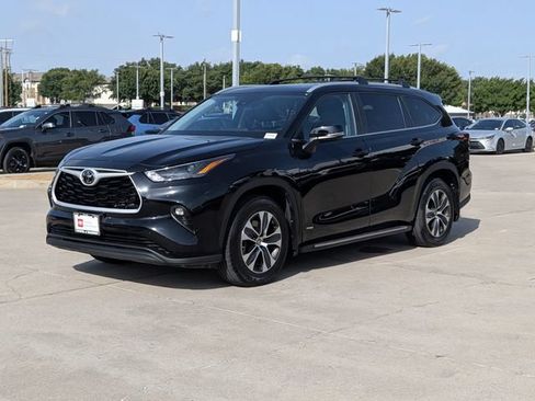 Certified 2025 Toyota Highlander XLE AWD/4WD image 10