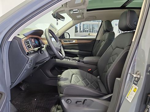 New 2026 Volkswagen Atlas SE FWD image 17