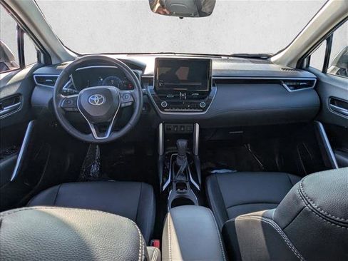 Used 2024 Toyota Corolla Cross XLE image 14