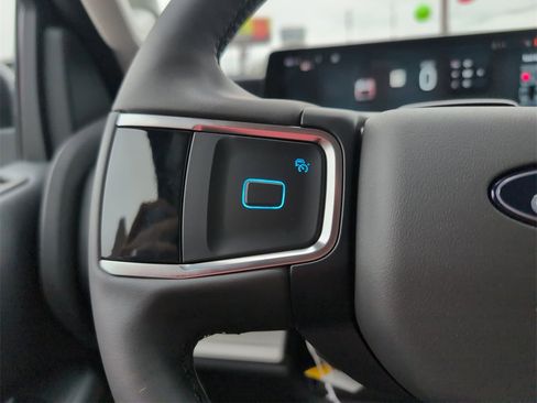 New 2025 Ford Expedition Active image 19