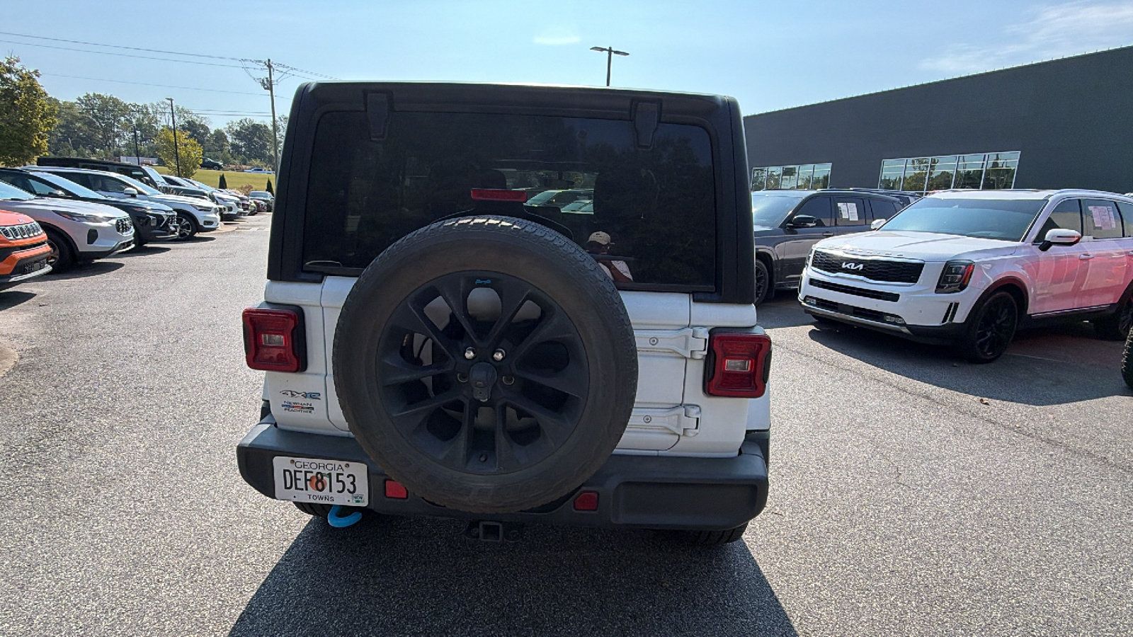 Used 2023 Jeep Wrangler Unlimited Sahara AWD/4WD image 9