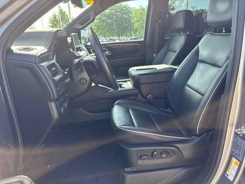 Used 2024 Chevrolet Suburban Premier w/ Advanced Technology Package AWD/4WD image 16