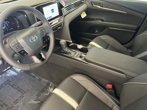 New 2026 Toyota Camry Hybrid FWD image 11