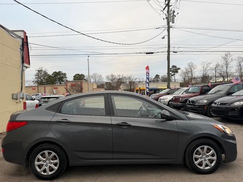 Used 2012 Hyundai Accent GLS image 5