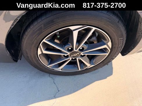 Certified 2022 Kia Forte LXS FWD image 9