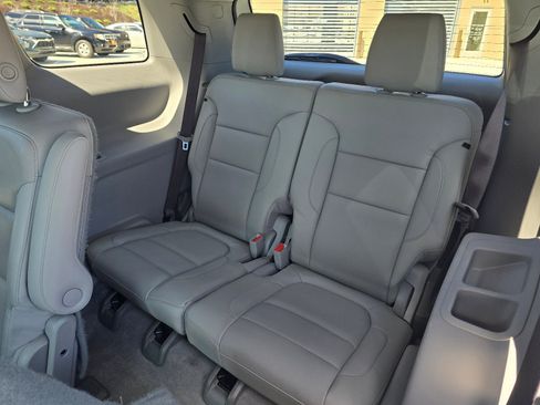 Used 2017 GMC Acadia SLT image 10