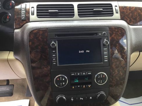 Used 2010 GMC Yukon XL Denali AWD/4WD image 28