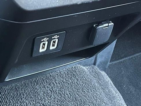 Used 2020 Ford F150 XLT image 32