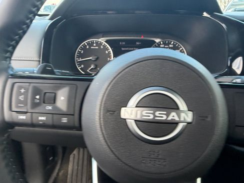 Used 2025 Nissan Pathfinder SL image 25