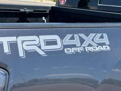 Used 2021 Toyota Tacoma TRD Off-Road w/ TRD Premium Off Road Package AWD/4WD image 25
